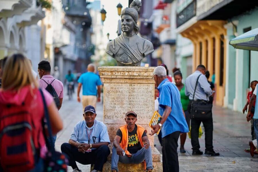 Santo Domingo: Private City Tour walking - The first Cathedral and the power of early institutions