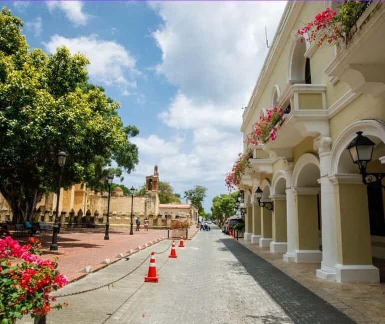 Santo Domingo: Small Group Tour with Cable Car from Bayahibe - Small Group Travel With a Trilingual Guide: What It Changes