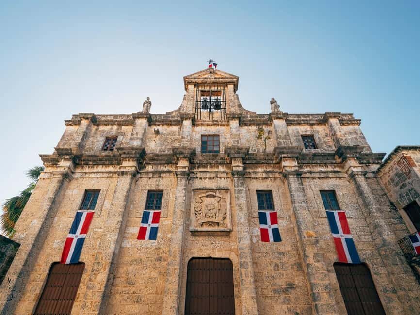 Santo Domingo: The Best of Santo Domingo Private City Tour - Cathedral of Santa Maria la Menor: the landmark you’ll remember