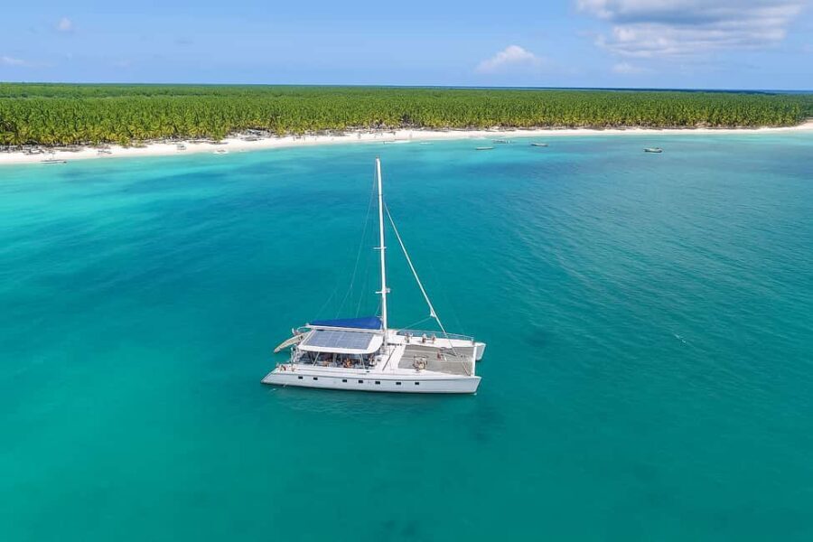 Saona Exclusive Catamaran – Small Group Experience - Dominican buffet lunch plus an open bar that actually stays flowing