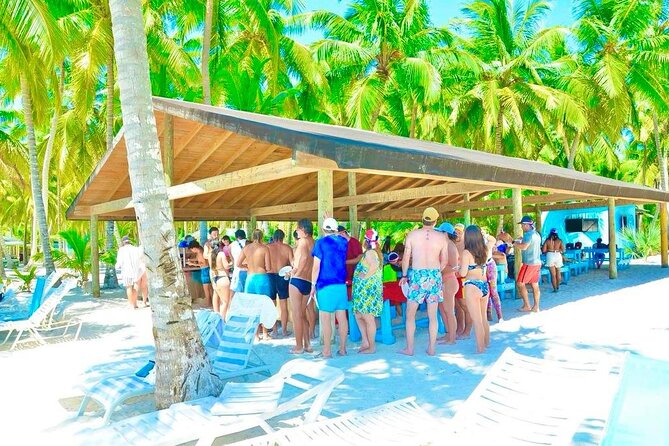 Saona Island Adventure: Natural Pool & All-Inclusive Drinks - Lunch on Saona: Dominican Buffet That’s More Than Just Fuel