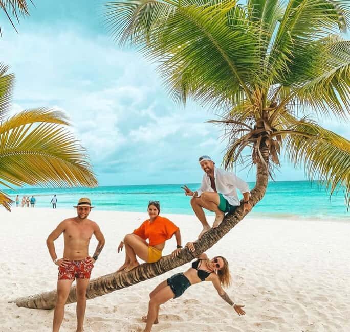 Saona Island VIP: 4 Beaches , Mano Juan & Canto de la Playa - First beach stop: Canto de la Playa (guided time plus room to breathe)