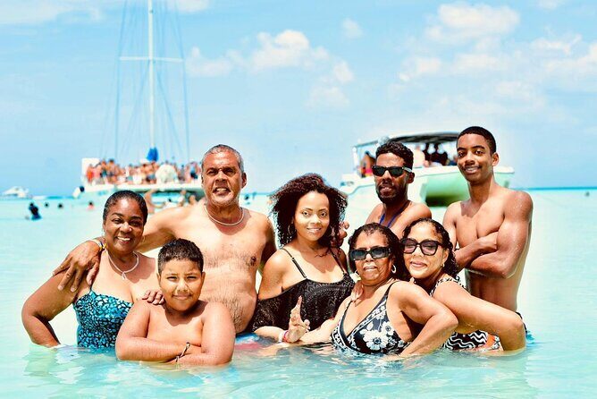 Saona Relax Tour - Natural Pools swim: clear water and the floating bar moment