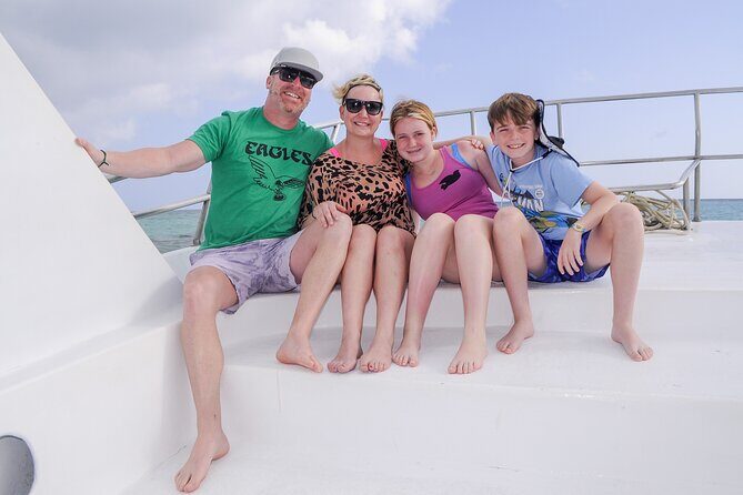 Shared Family Snorkeling Boat with Drinks and Snacks - Drinks and snacks onboard: open bar for adults, snacks for everyone