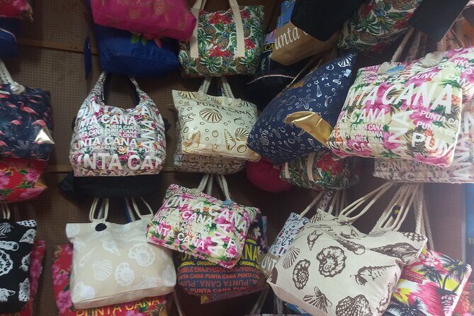 Shopping or souvenirs in Plaza Bávaro - Service Reality Check: Pickup Issues and One-Store Limits