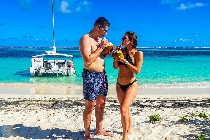 Snorkeling and Swimming on a Caribbean Cruise by Sharky Catamarans - The food and open bar on board: where the day gets real