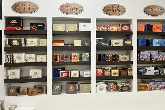Souvenirs of Rancho Real cigars - World Mar store: crafts and Dominican goods in one stop