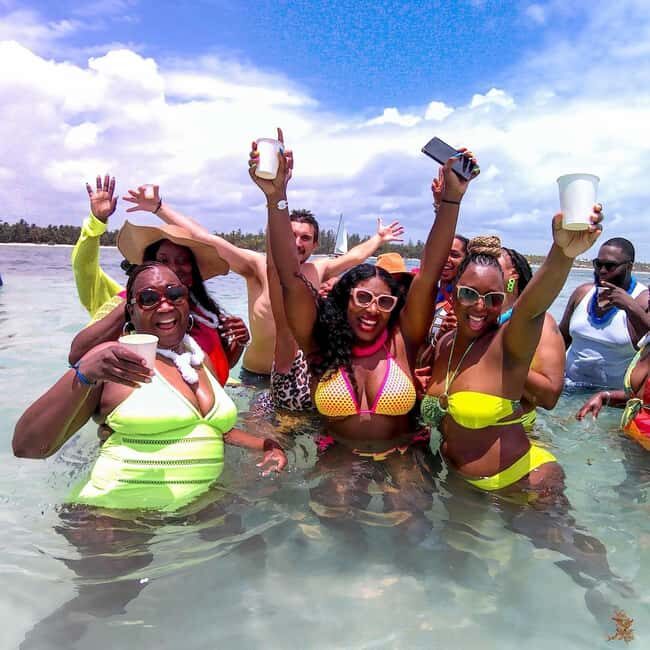 Speedboat Adventure: Exhilarating Experience in Punta Cana - Dolphin Watching From the Boat: Fast Entertainment With No Big Detour