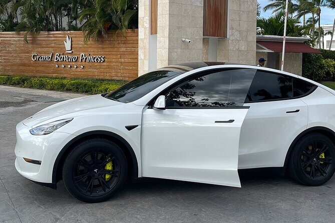Transfer in Tesla from SDQ Airport to Santo Domingo - A Tesla pickup that starts your Santo Domingo trip on time