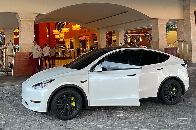 Transfer in Tesla from SDQ Airport to Santo Domingo - Price for up to 4 people: is $59.15 a good deal?