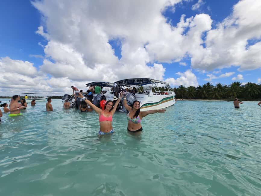 VIP tour to Saona Island by speedboat with a visit to paradise beaches - Racing to Saona: beaches, buffet lunch, and the art of not rushing