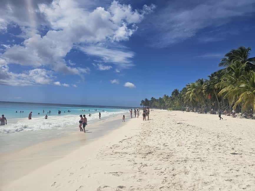 VIP tour to Saona Island by speedboat with a visit to paradise beaches - The departure from La Romana and the Casa de Campo quick look