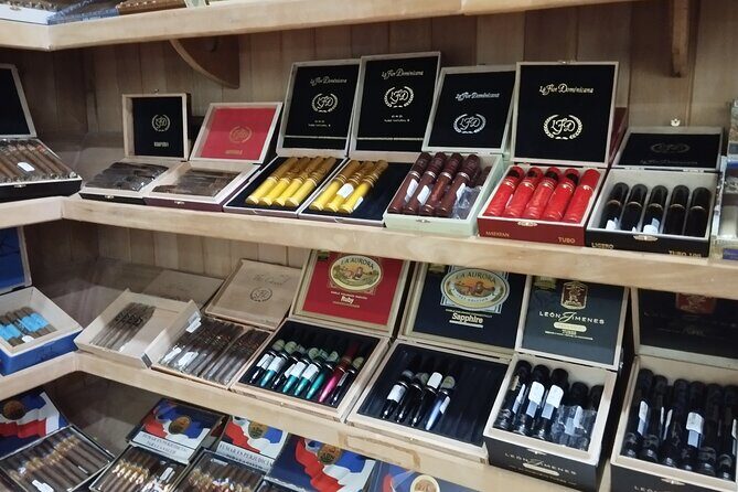 World Mart Souvenirs Store - Guided Tour - The Shopping Part: How to Use Your Time Without Overbuying
